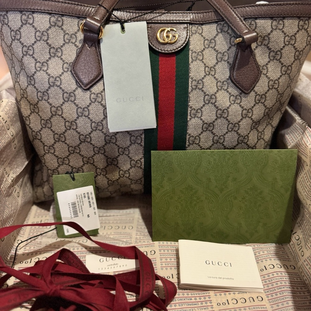 *All original packaging!* Gucci Ophidia GG Medium Tote